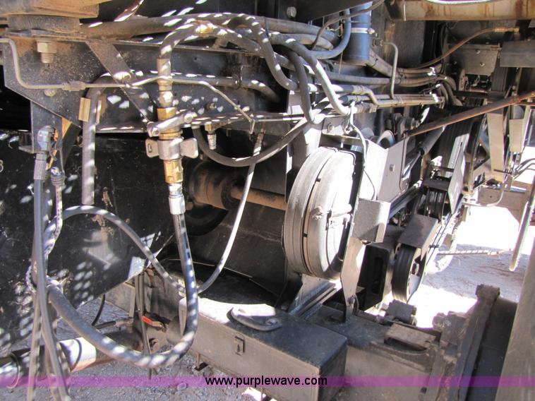 image for item 3498 1998 Gleaner R72 4WD combine