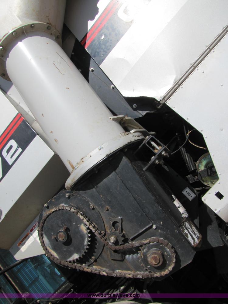 image for item 3498 1998 Gleaner R72 4WD combine