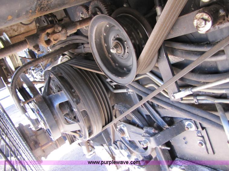 image for item 3498 1998 Gleaner R72 4WD combine