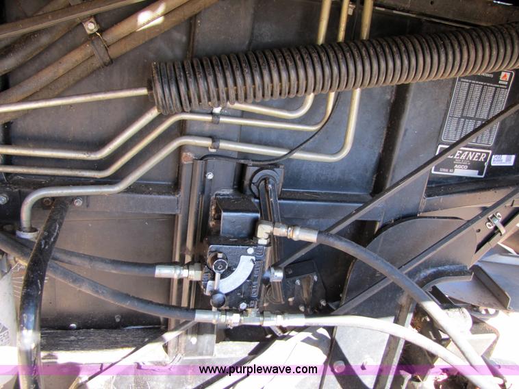 image for item 3498 1998 Gleaner R72 4WD combine