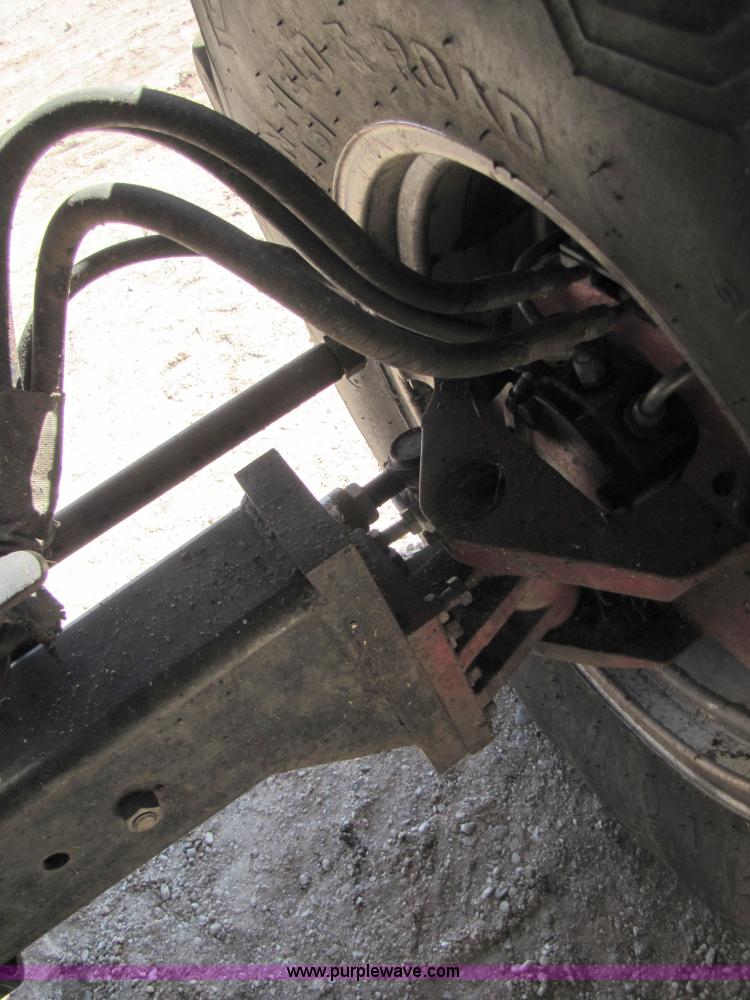 image for item 3498 1998 Gleaner R72 4WD combine