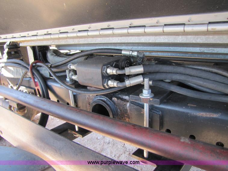 image for item 3498 1998 Gleaner R72 4WD combine