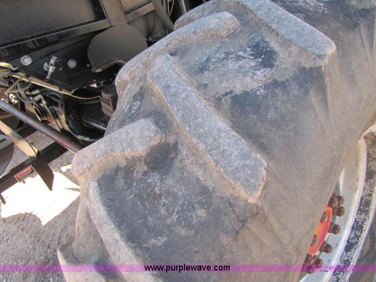 image for item 3498 1998 Gleaner R72 4WD combine