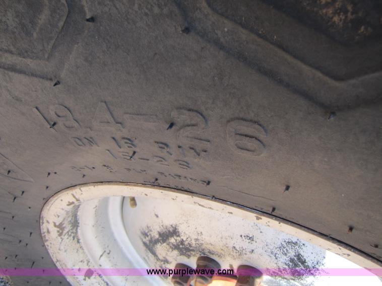 image for item 3498 1998 Gleaner R72 4WD combine