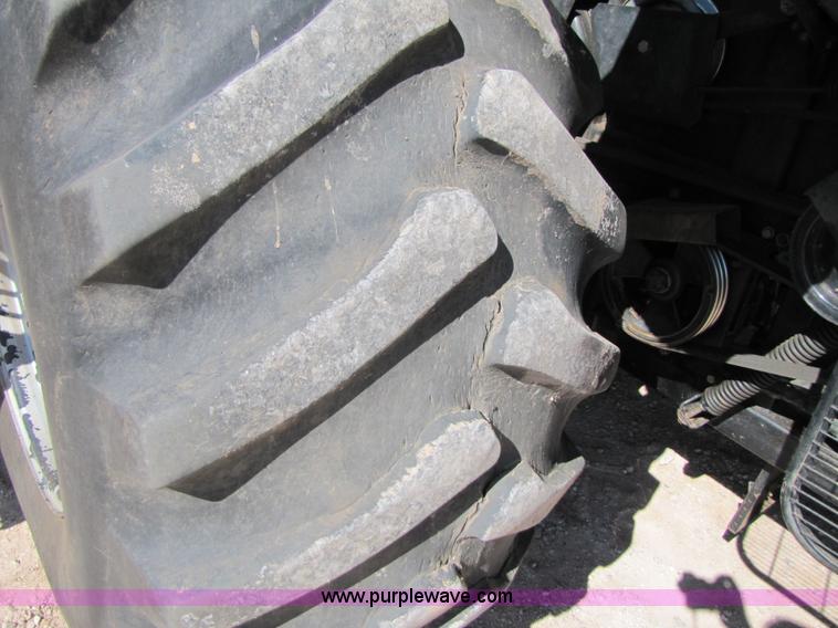 image for item 3498 1998 Gleaner R72 4WD combine