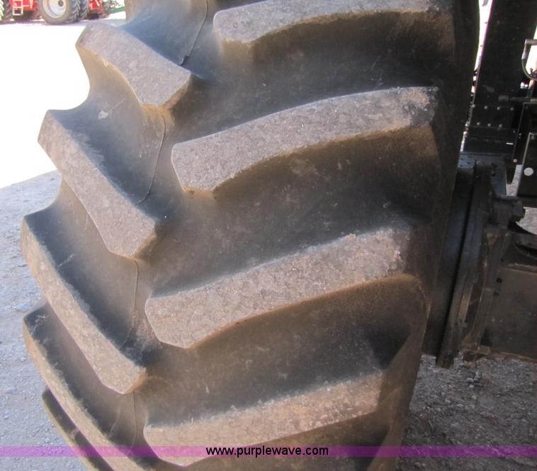 image for item 3498 1998 Gleaner R72 4WD combine