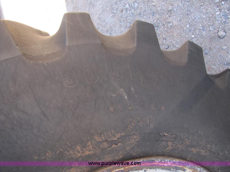 image for item 3498 1998 Gleaner R72 4WD combine