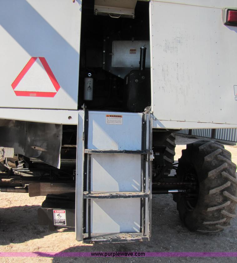 image for item 3498 1998 Gleaner R72 4WD combine