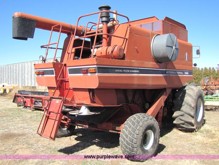 image for item 3513 1980 International 1480 combine
