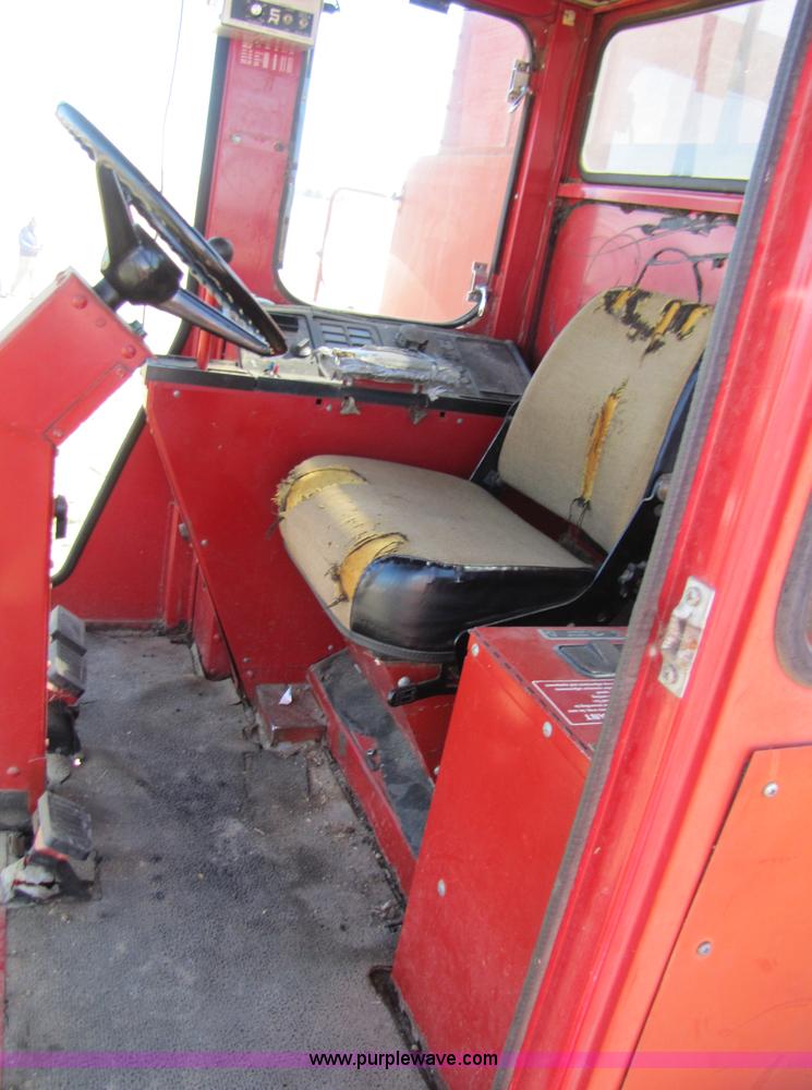 image for item 3513 1980 International 1480 combine