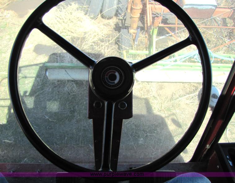 image for item 3513 1980 International 1480 combine