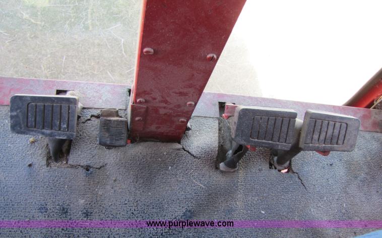 image for item 3513 1980 International 1480 combine