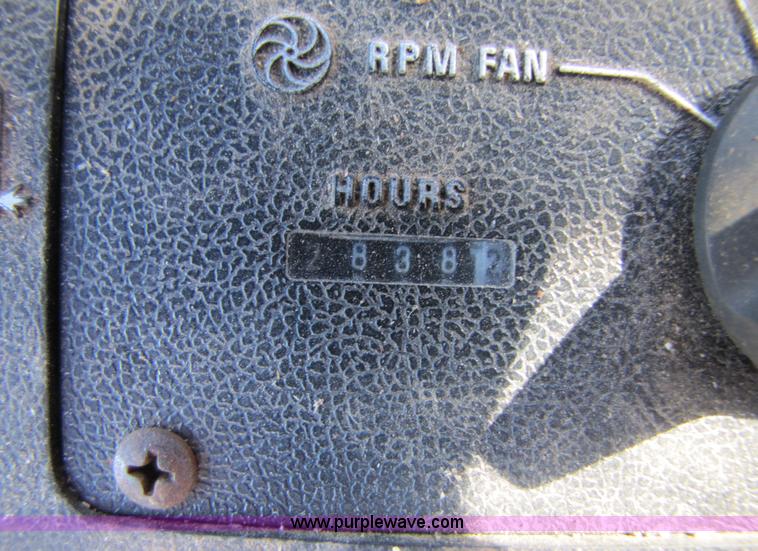 image for item 3513 1980 International 1480 combine