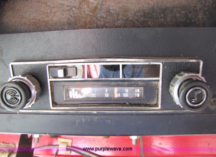 image for item 3513 1980 International 1480 combine