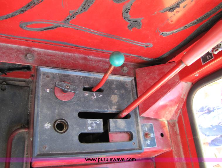 image for item 3513 1980 International 1480 combine