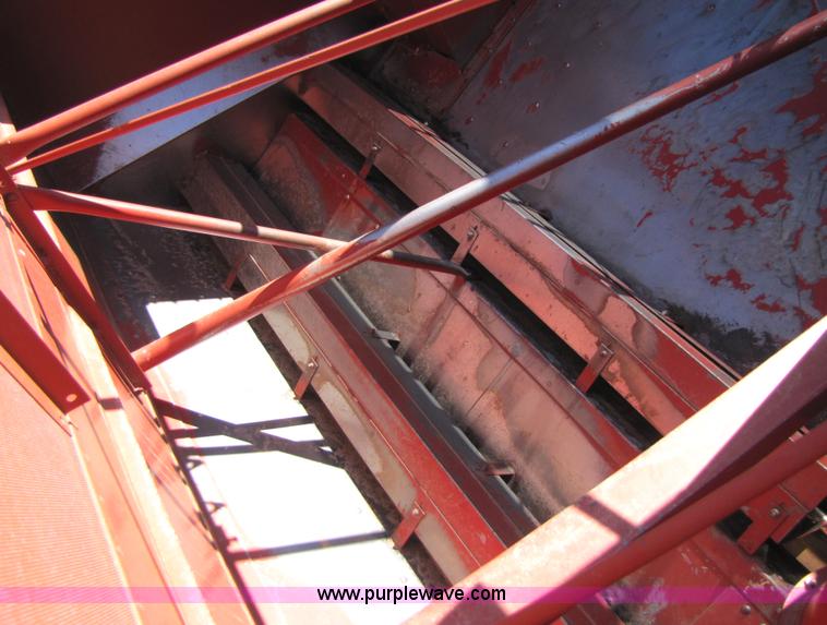 image for item 3513 1980 International 1480 combine