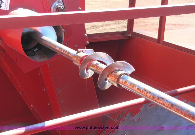 image for item 3513 1980 International 1480 combine