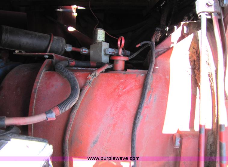 image for item 3513 1980 International 1480 combine