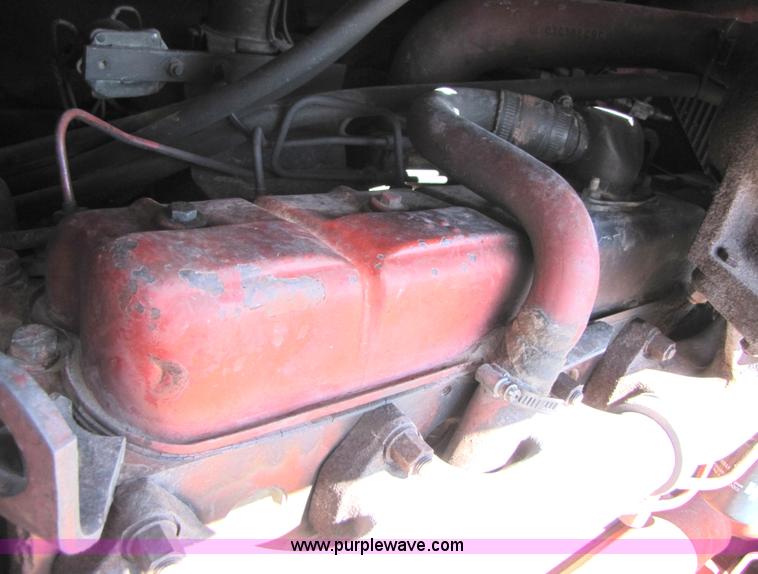 image for item 3513 1980 International 1480 combine