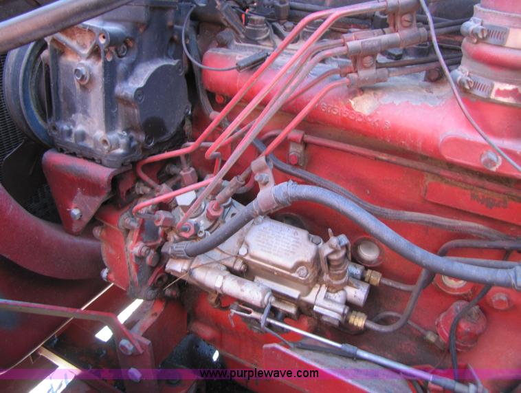 image for item 3513 1980 International 1480 combine