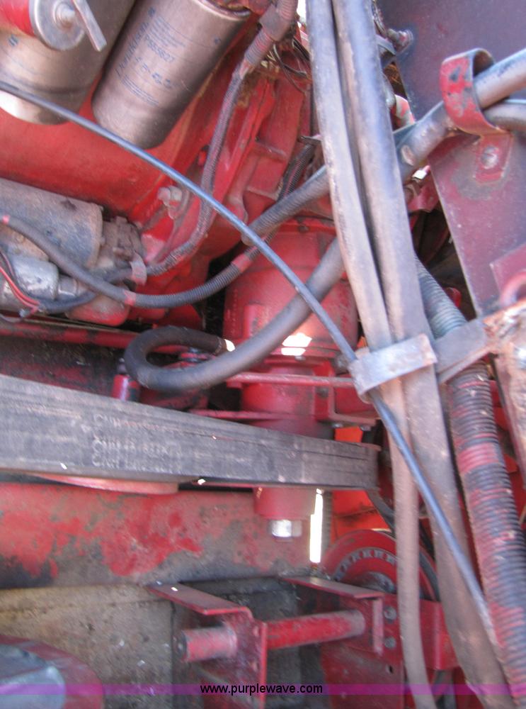 image for item 3513 1980 International 1480 combine