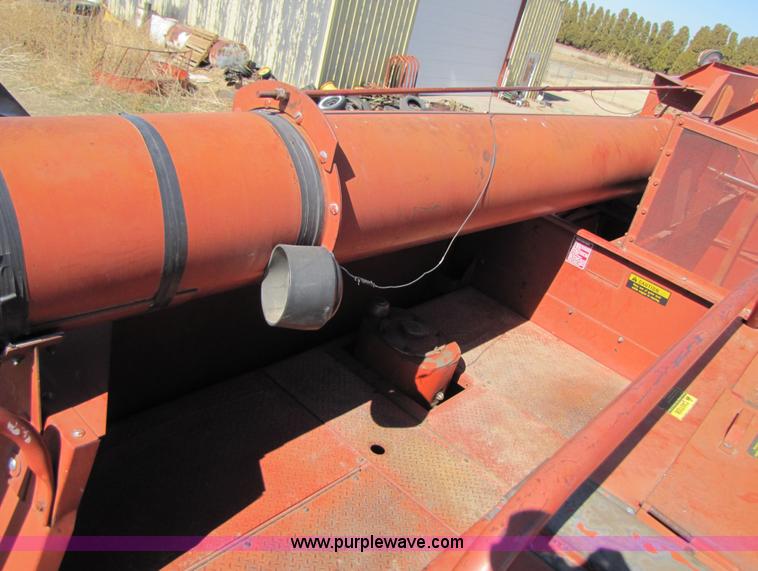 image for item 3513 1980 International 1480 combine