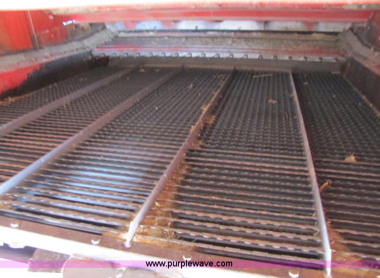 image for item 3513 1980 International 1480 combine