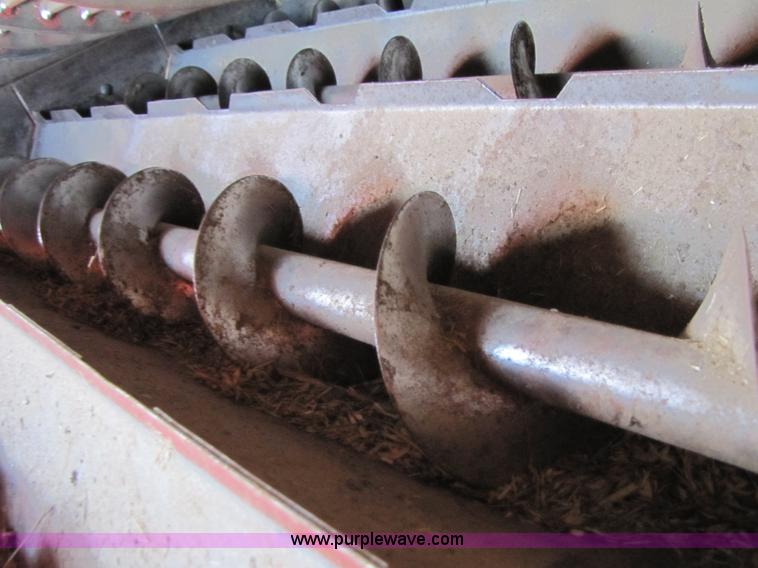 image for item 3513 1980 International 1480 combine