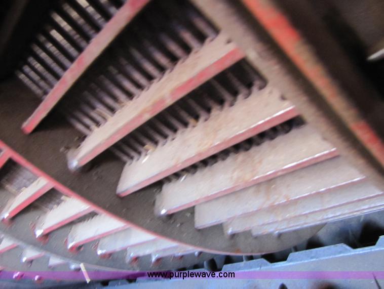 image for item 3513 1980 International 1480 combine