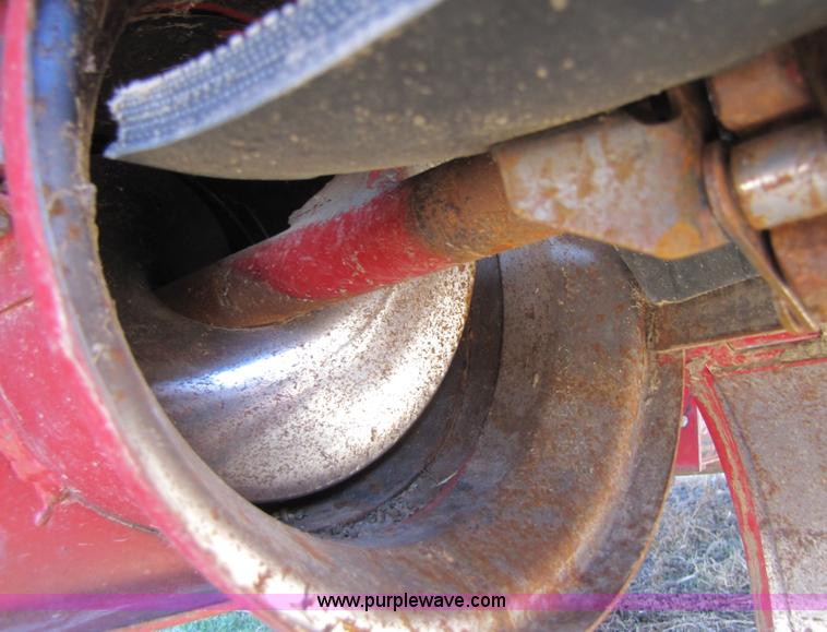 image for item 3513 1980 International 1480 combine