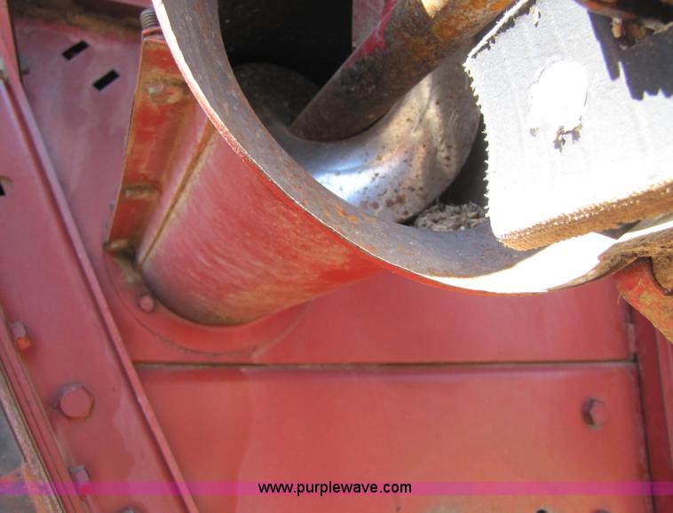 image for item 3513 1980 International 1480 combine