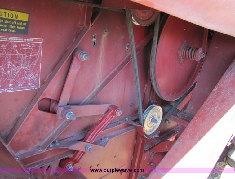 image for item 3513 1980 International 1480 combine