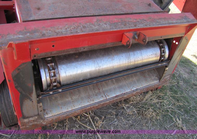 image for item 3513 1980 International 1480 combine