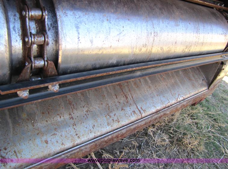 image for item 3513 1980 International 1480 combine