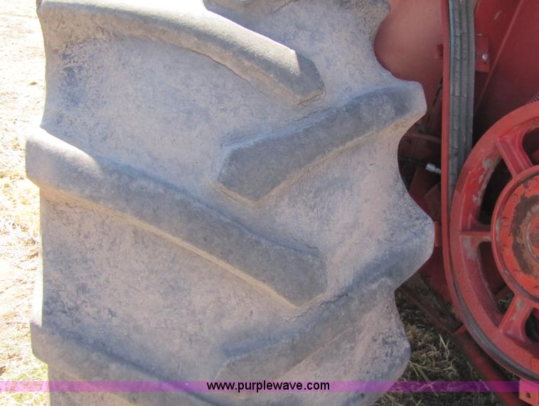 image for item 3513 1980 International 1480 combine