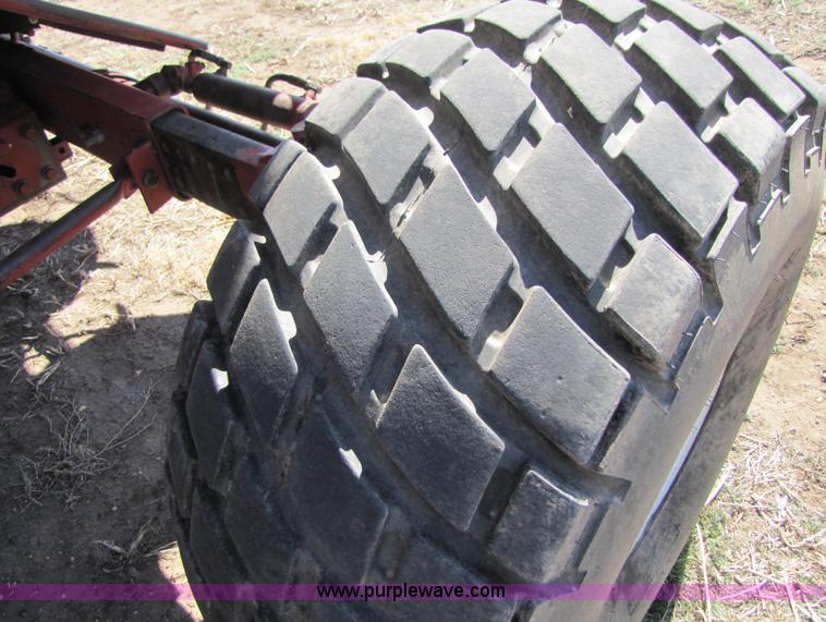 image for item 3513 1980 International 1480 combine