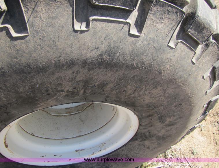 image for item 3513 1980 International 1480 combine