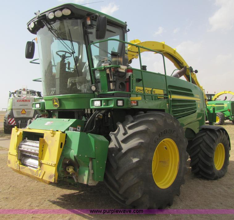 image for item 3515 2009 John Deere 7750 self propelled forage harvester