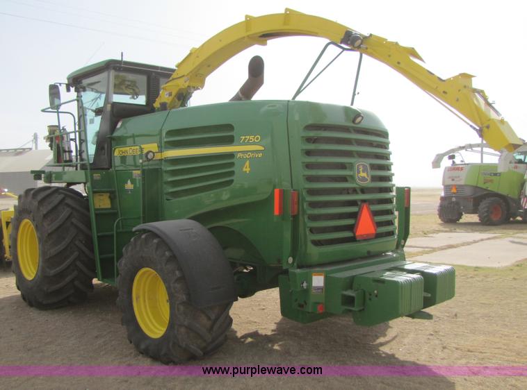 image for item 3515 2009 John Deere 7750 self propelled forage harvester