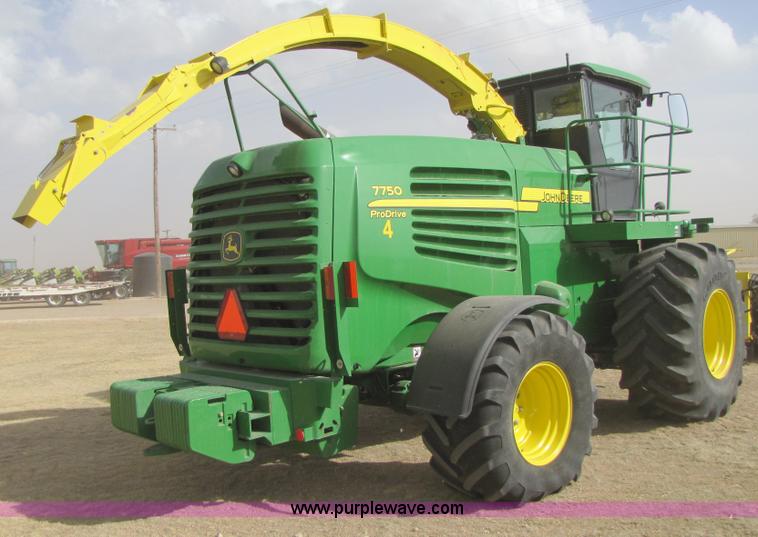 image for item 3515 2009 John Deere 7750 self propelled forage harvester