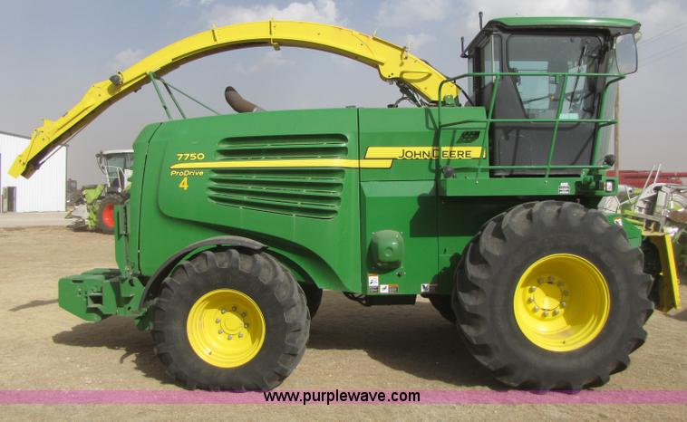image for item 3515 2009 John Deere 7750 self propelled forage harvester