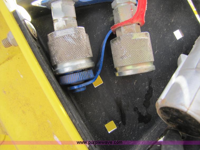 image for item 3516 2009 John Deere 678 rotary harvesting forage head