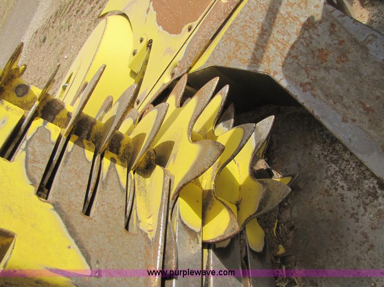 image for item 3516 2009 John Deere 678 rotary harvesting forage head