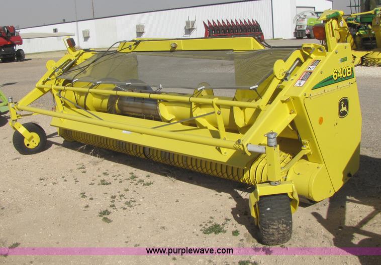 image for item 3519 2009 John Deere 640B pick up forage head