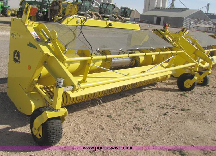 image for item 3519 2009 John Deere 640B pick up forage head