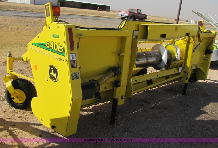 image for item 3519 2009 John Deere 640B pick up forage head