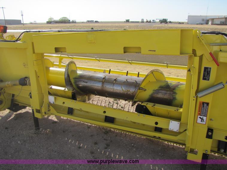 image for item 3519 2009 John Deere 640B pick up forage head