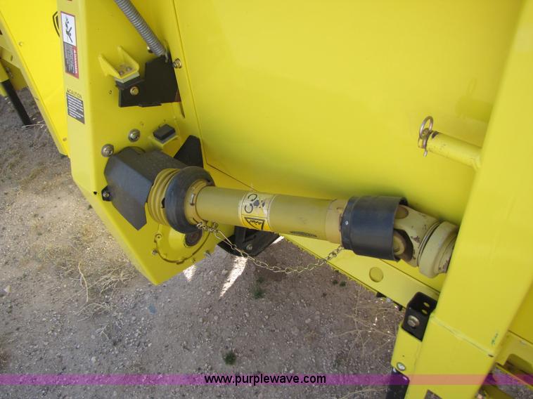 image for item 3519 2009 John Deere 640B pick up forage head