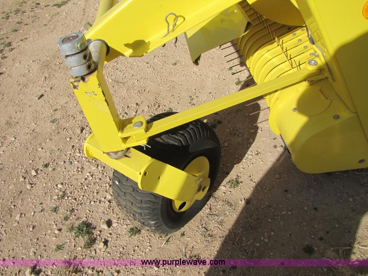 image for item 3519 2009 John Deere 640B pick up forage head