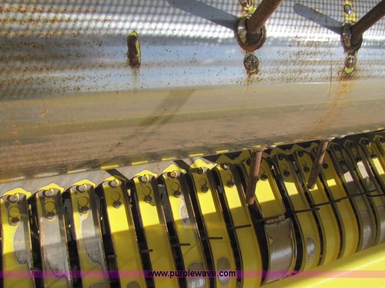 image for item 3519 2009 John Deere 640B pick up forage head